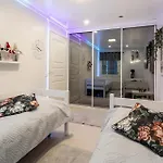 Vasko Luxurious Suites, Firefox