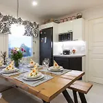 Vasko Luxurious Suites, Firefox